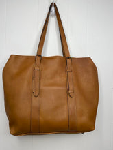 Load image into Gallery viewer, MoonLake Designs Canasta Large 2 in 1 Tote Bag in Pear Tan backview with adjustable straps for everyday carry