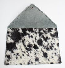 Load image into Gallery viewer, COWHIDE Pouch 0002