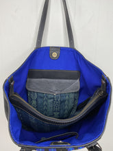 Load image into Gallery viewer, MoonLake Designs Isabella Large Everyday Tote in black Leather inside view of bag showing pocket with magnetic closure and removable textile and leather compartment