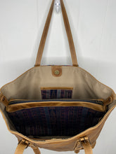 Load image into Gallery viewer, MoonLake Designs Isabella Large Everyday Tote inside view of bag with removable compartment 
